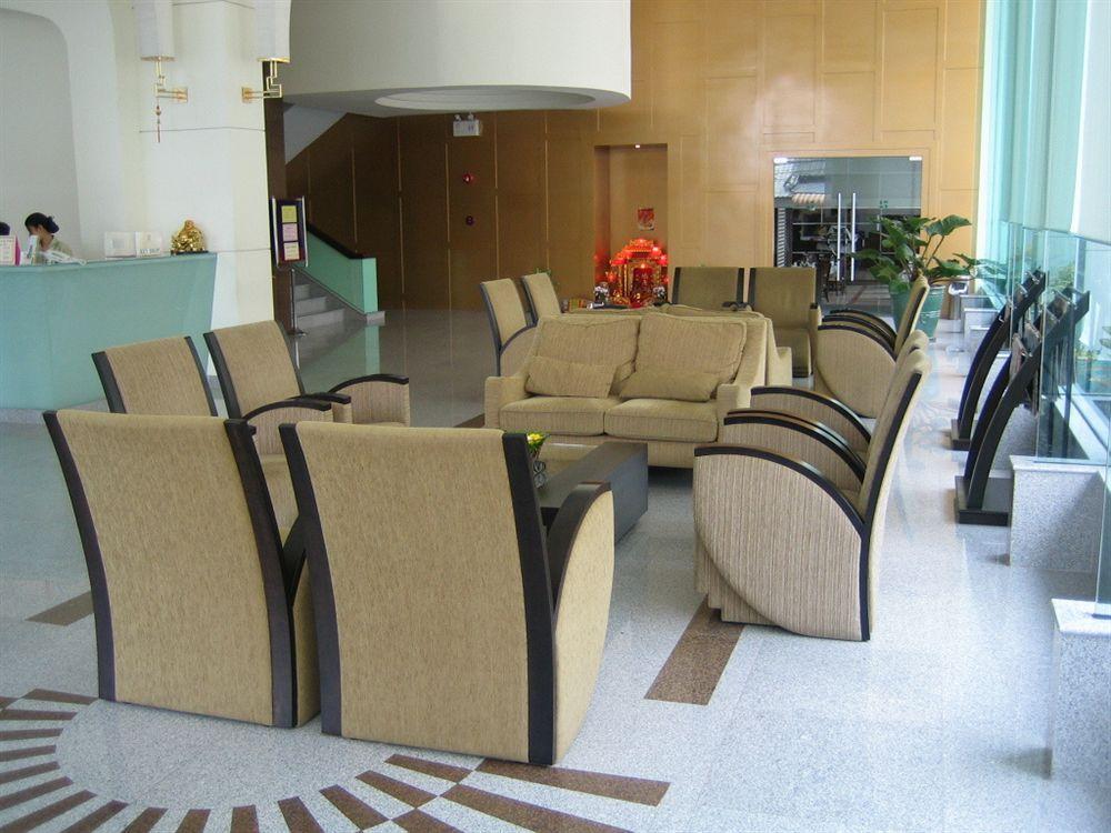New Season Hotel Хатъяй Экстерьер фото