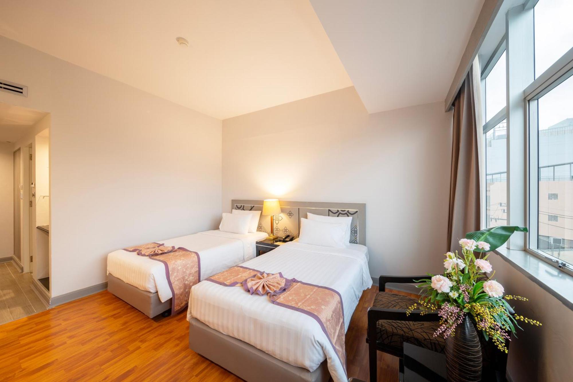 New Season Hotel Хатъяй Экстерьер фото