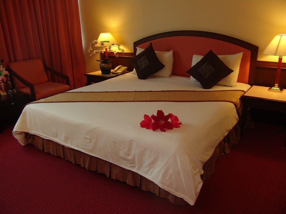 New Season Hotel Хатъяй Экстерьер фото