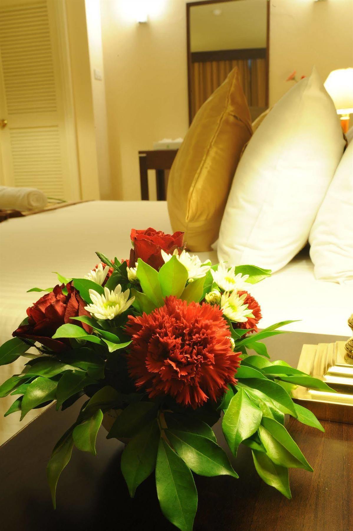 New Season Hotel Хатъяй Экстерьер фото